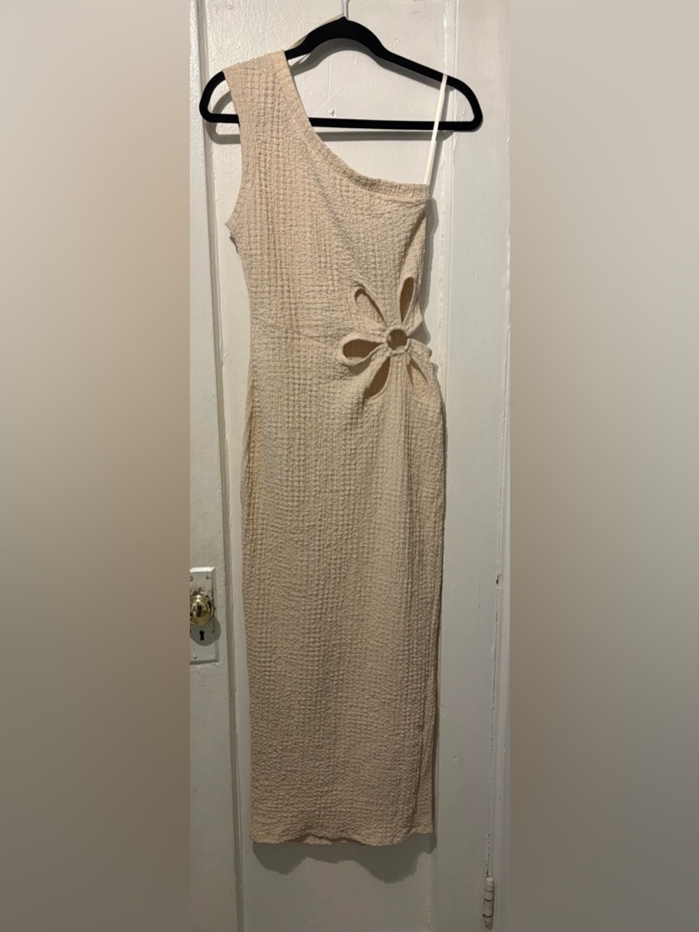 One-Shoulder Cream Maxi Dress with Floral Cutout - Picture 5 of 8